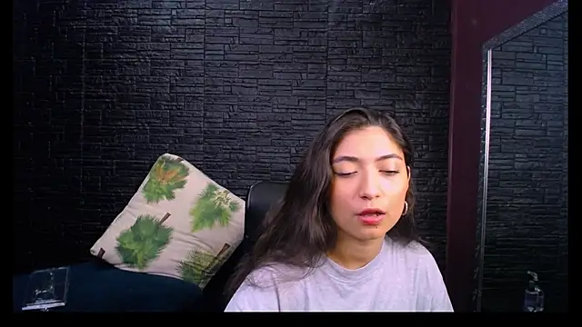 Lizzie Collin online show from October 18, 2025, 1:45 pm