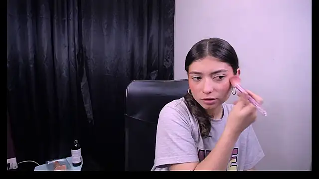 Lizzie Collin online show from October 30, 2025, 4:08 pm