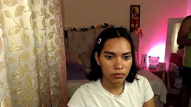 LatinFuego10 online show from September 23, 2025, 12:13 am