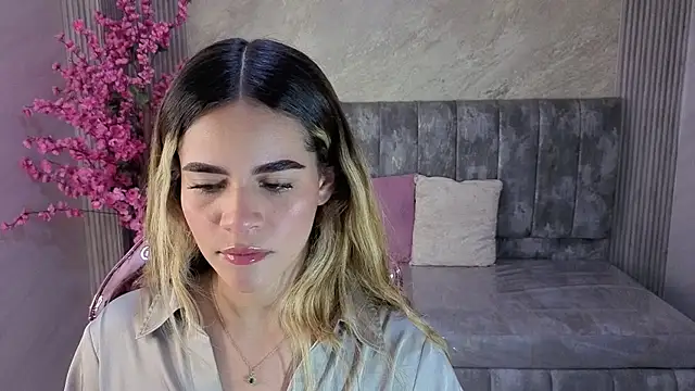 lilith4 s online show from October 15, 2025, 8:31 pm