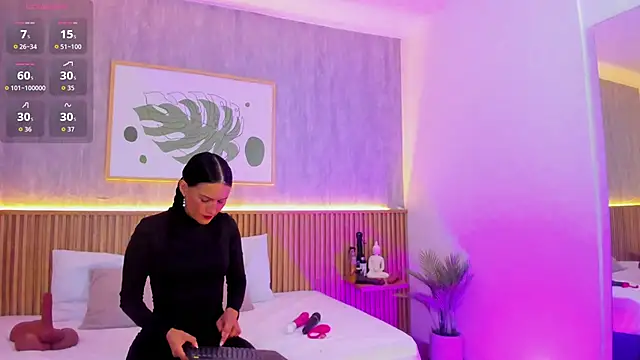 Coco-balenciaga online show from September 20, 2025, 11:22 am