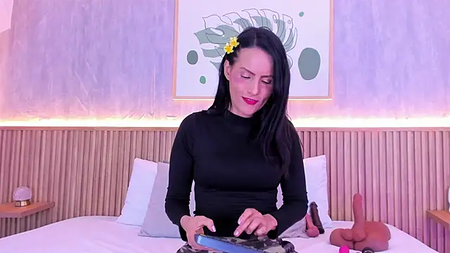 Coco-balenciaga online show from October 22, 2025, 11:54 am