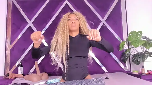 angelkyraasm online show from January 7, 2026, 12:51 pm