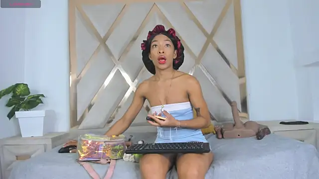 angelkyraasm online show from June 23, 2026, 12:47 pm