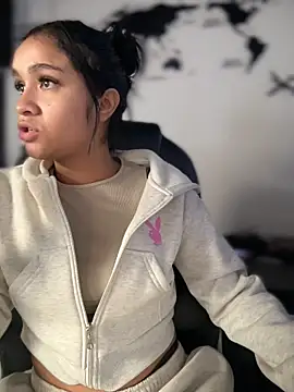 Isabella-Teen online show from April 28, 2026, 1:49 pm