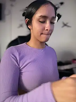 Isabella-Teen online show from May 3, 2026, 1:50 pm