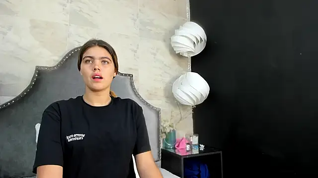 isabel 09 online show from October 3, 2025, 2:52 am