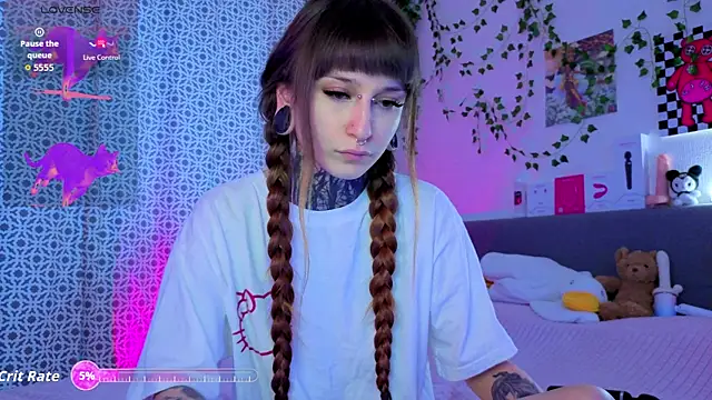 LilithPoison online show from May 7, 2026, 6:02 pm