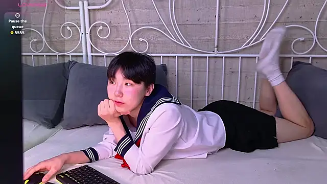 Snapshot of HeejinWang chatting on December 16, 2025, 4:28 am HeejinWang online show from December 16, 2025, 4:28 am