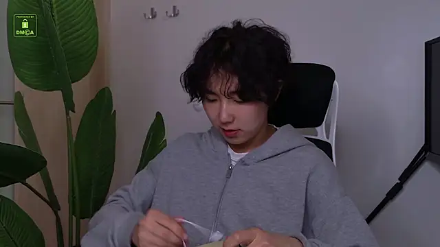 Snapshot of HeejinWang chatting on July 24, 2026, 10:35 am HeejinWang online show from July 24, 2026, 10:35 am