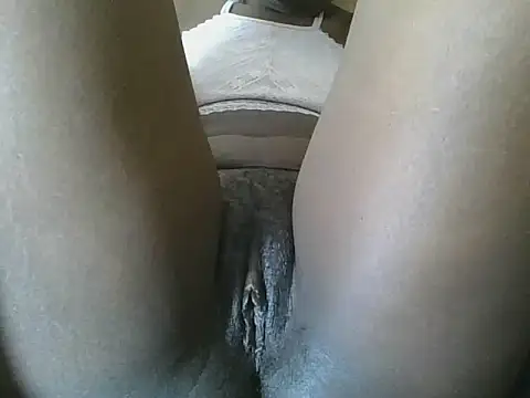 Snapshot of Naughty_queen20 chatting on October 17, 2025, 2:15 am Naughty queen20 online show from October 17, 2025, 2:15 am