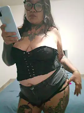 agnesvela online show from July 30, 2026, 4:33 am