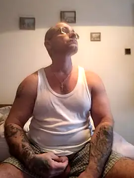 Snapshot of chcem1975 chatting on January 6, 2026, 8:18 am chcem1975 online show from January 6, 2026, 8:18 am