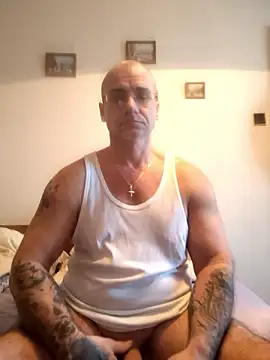 Snapshot of chcem1975 chatting on January 18, 2026, 8:18 am chcem1975 online show from January 18, 2026, 8:18 am