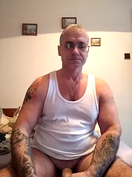 Snapshot of chcem1975 chatting on February 2, 2026, 11:42 am chcem1975 online show from February 2, 2026, 11:42 am