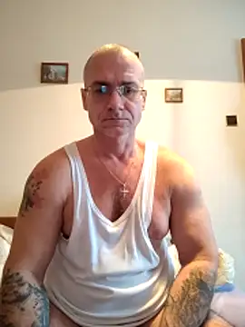 Snapshot of chcem1975 chatting on February 15, 2026, 8:24 am chcem1975 online show from February 15, 2026, 8:24 am