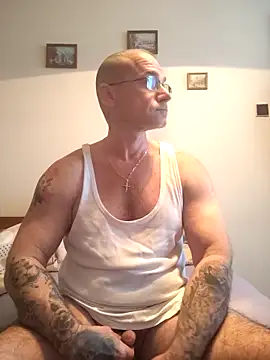 Snapshot of chcem1975 chatting on March 9, 2026, 6:50 am chcem1975 online show from March 9, 2026, 6:50 am