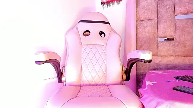 Snapshot of Mia_royal chatting on October 24, 2025, 8:27 pm Mia royal online show from October 24, 2025, 8:27 pm