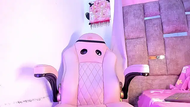 Snapshot of Mia_royal chatting on October 25, 2025, 2:46 pm Mia royal online show from October 25, 2025, 2:46 pm