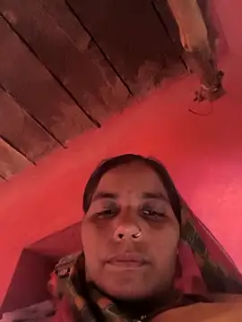 Snapshot of Hot_kadi83 chatting on October 5, 2025, 4:33 am Hot kadi83 online show from October 5, 2025, 4:33 am