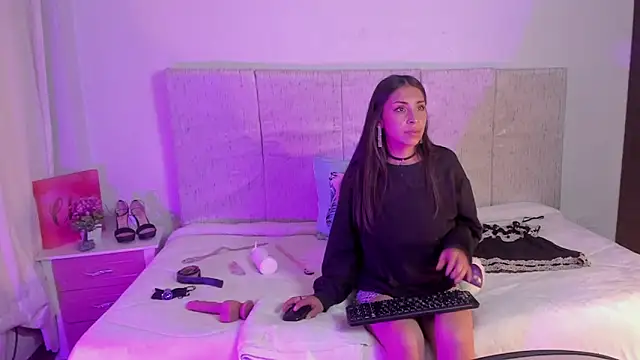 selene hijadelaluna online show from September 17, 2025, 3:52 am