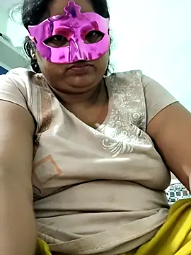 Snapshot of Mmm143 chatting on September 19, 2025, 5:31 am Mmm143 online show from September 19, 2025, 5:31 am