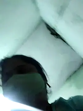 Snapshot of Mmm143 chatting on October 5, 2025, 7:01 pm Mmm143 online show from October 5, 2025, 7:01 pm