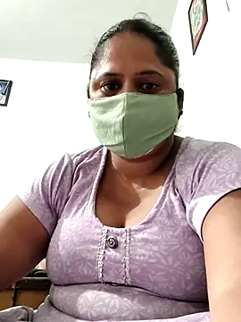 Snapshot of Mmm143 chatting on October 6, 2025, 7:39 am Mmm143 online show from October 6, 2025, 7:39 am