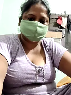 Snapshot of Mmm143 chatting on October 7, 2025, 12:08 am Mmm143 online show from October 7, 2025, 12:08 am