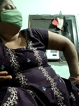 Snapshot of Mmm143 chatting on October 7, 2025, 4:04 pm Mmm143 online show from October 7, 2025, 4:04 pm