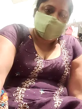 Snapshot of Mmm143 chatting on October 8, 2025, 7:44 pm Mmm143 online show from October 8, 2025, 7:44 pm