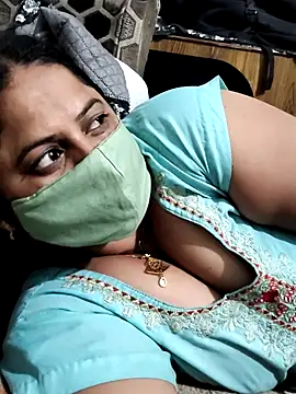 Snapshot of Mmm143 chatting on October 14, 2025, 5:14 pm Mmm143 online show from October 14, 2025, 5:14 pm