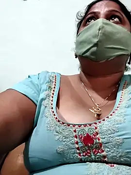 Snapshot of Mmm143 chatting on October 15, 2025, 5:18 am Mmm143 online show from October 15, 2025, 5:18 am