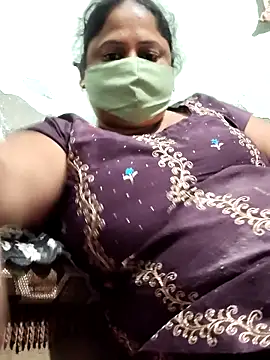 Snapshot of Mmm143 chatting on October 21, 2025, 4:51 pm Mmm143 online show from October 21, 2025, 4:51 pm