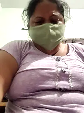 Snapshot of Mmm143 chatting on October 22, 2025, 5:56 pm Mmm143 online show from October 22, 2025, 5:56 pm