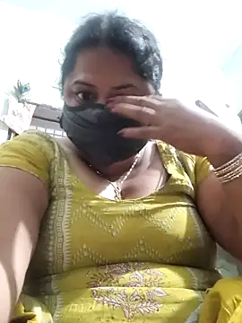 Snapshot of Mmm143 chatting on October 26, 2025, 1:00 am Mmm143 online show from October 26, 2025, 1:00 am