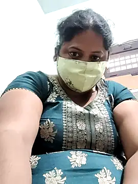 Snapshot of Mmm143 chatting on November 2, 2025, 1:52 am Mmm143 online show from November 2, 2025, 1:52 am