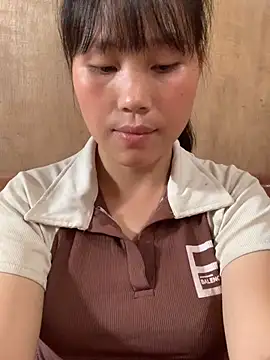 Snapshot of huong-18 chatting on October 20, 2025, 4:24 am huong-18 online show from October 20, 2025, 4:24 am