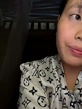 Snapshot of huong-18 chatting on November 3, 2025, 2:29 pm huong-18 online show from November 3, 2025, 2:29 pm