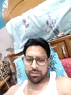 Snapshot of mohsin99272 chatting on October 14, 2025, 10:43 pm mohsin99272 online show from October 14, 2025, 10:43 pm