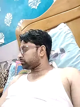 Snapshot of mohsin99272 chatting on October 18, 2025, 4:30 pm mohsin99272 online show from October 18, 2025, 4:30 pm