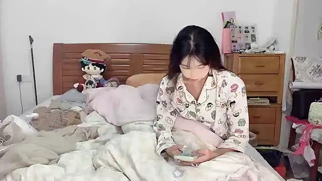 Akong11 online show from October 5, 2025, 9:56 pm