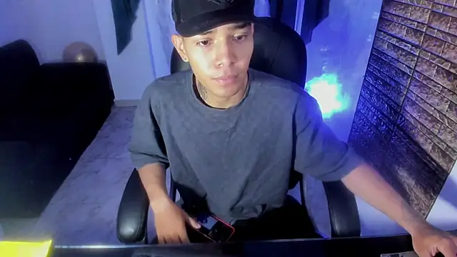 Snapshot of Hunteer_Boy chatting on October 3, 2025, 7:55 pm Hunteer Boy online show from October 3, 2025, 7:55 pm