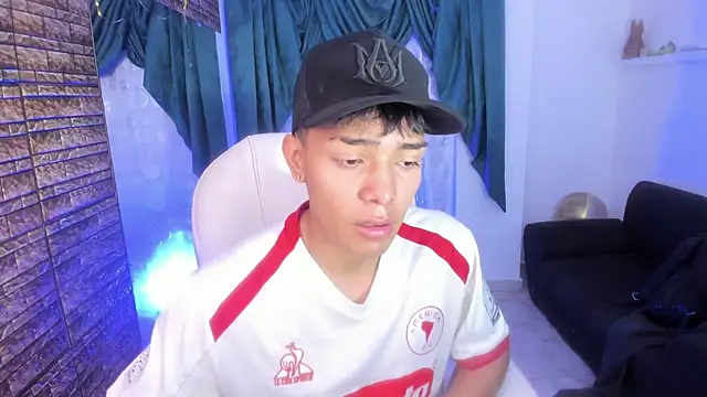 Snapshot of Hunteer_Boy chatting on October 7, 2025, 8:28 pm Hunteer Boy online show from October 7, 2025, 8:28 pm