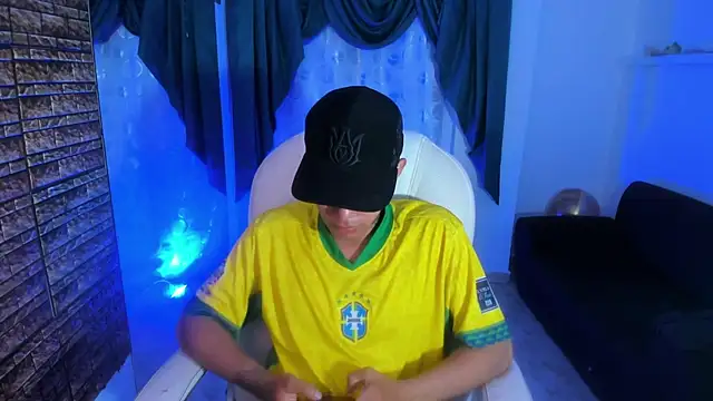 Snapshot of Hunteer_Boy chatting on October 8, 2025, 8:39 pm Hunteer Boy online show from October 8, 2025, 8:39 pm