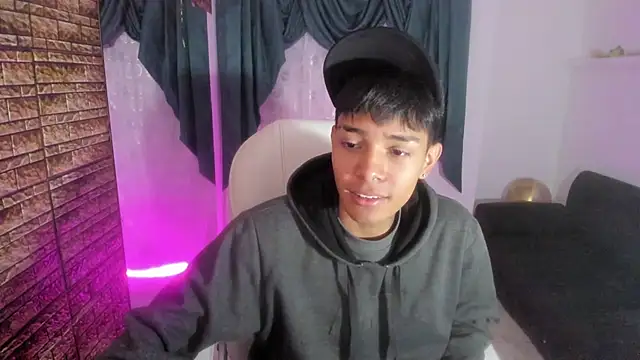 Snapshot of Hunteer_Boy chatting on October 9, 2025, 7:45 pm Hunteer Boy online show from October 9, 2025, 7:45 pm