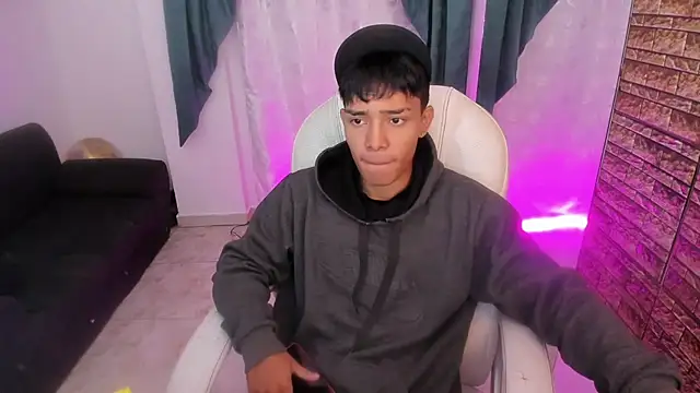 Snapshot of Hunteer_Boy chatting on October 11, 2025, 7:45 pm Hunteer Boy online show from October 11, 2025, 7:45 pm