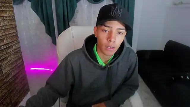 Snapshot of Hunteer_Boy chatting on October 20, 2025, 6:52 pm Hunteer Boy online show from October 20, 2025, 6:52 pm