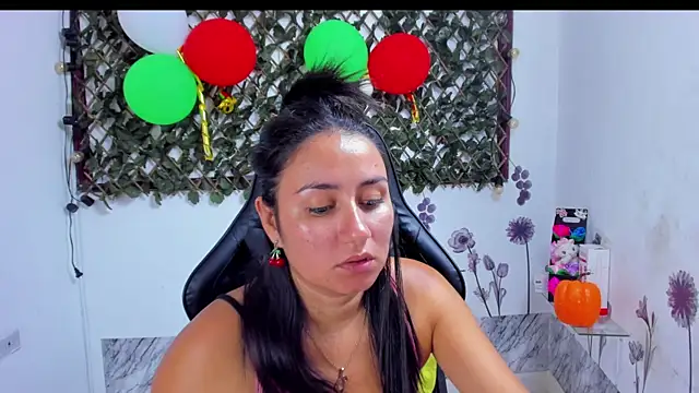 Luna021 1 online show from November 1, 2025, 7:38 pm