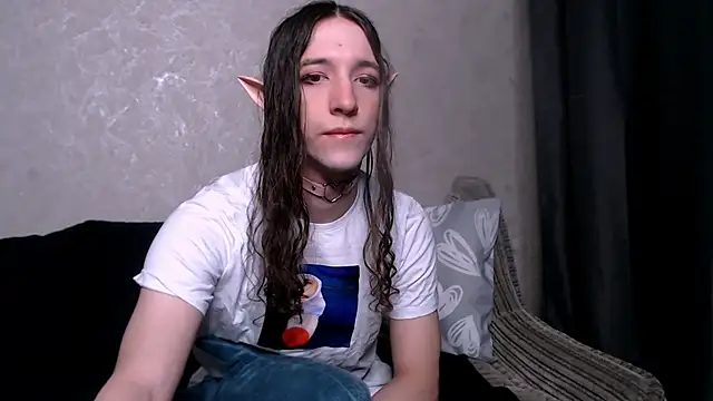 Snapshot of SilverMuse_ chatting on September 28, 2025, 12:05 am SilverMuse online show from September 28, 2025, 12:05 am